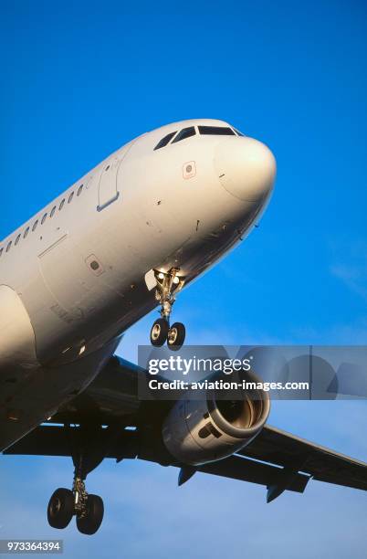 Nosewheel and CFM56-5A1 engine-cowling of an Airbus A320-200 on final-approach.