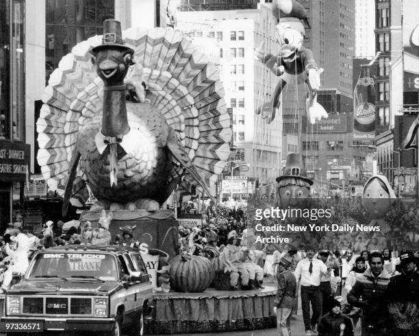 Donald Duck, out of retirement for his 50th birthday, follows Tom the Turkey in the Macy's Thanksgiving Day Parade.