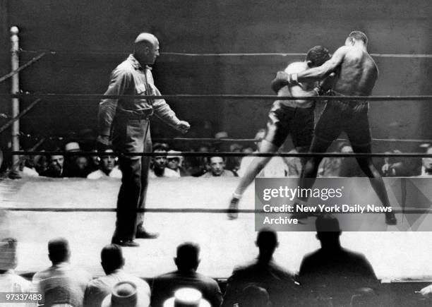 Paolino Uzcudun and Harry Wills in Brooklyn. Uzcudun won by a knockout in the fourth round.