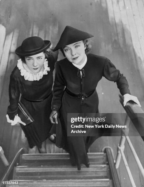 Dorothy and Lillian Gish arrive in New York from a tour of the Balkan Islands.