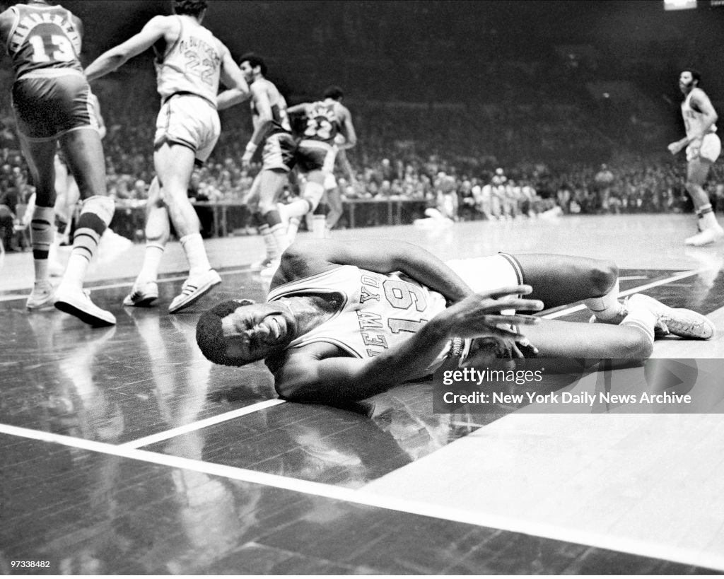 Willis Reed writhes in pain and, seconds later, was removed