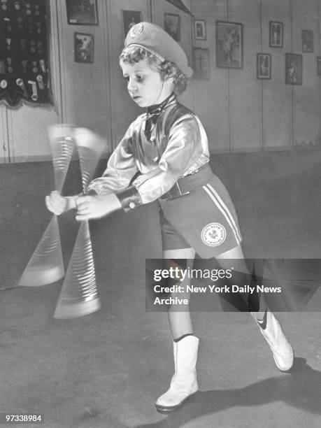 Majorrete Rope 1,641 Majorette Stock Photos, High-Res Pictures, and Images - Getty Images