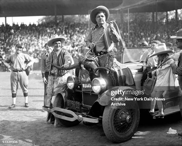 With Lou Gehrig riding shotgun, BVabe Ruth and Yankees lassoed big crowds wherever they went. Fresh off World Series sweep of St. Louis Cardinals,...