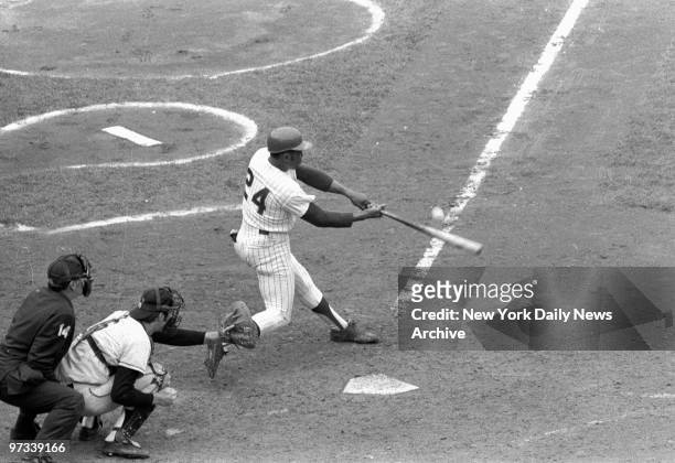 With score tied 4-4 in fifth inning New York Mets' Willie Mays is about to connect for the clinching run at Shea Stadium against the San Francisco...