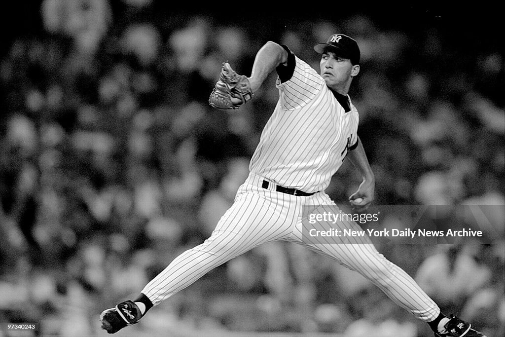 Yankees' pitcher Andy Pettitte pitching at Yankee Stadium du