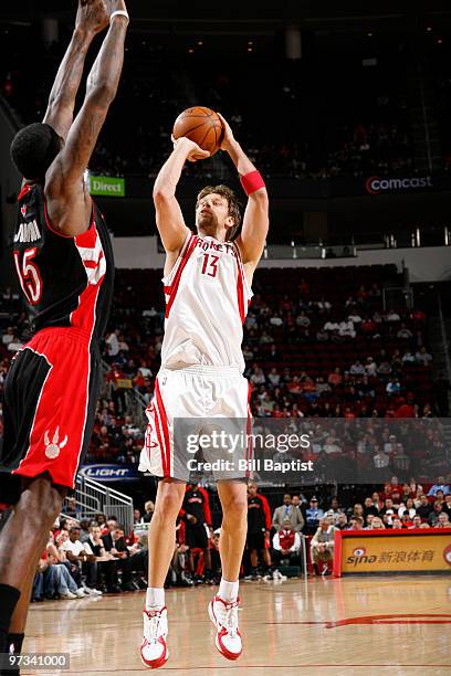 David Anderson of the Houston Rockets shoots the ball over Amir Johnson of the Toronto Raptors on March 1, 2010 at the Toyota Center in Houston,...