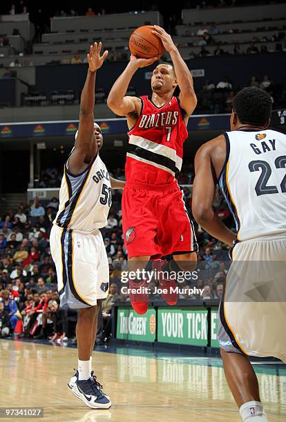 Brandon Roy of the Portland Trail Blazers shoots over Zach Randolph of the Memphis Grizzlies on March 1, 2009 at FedExForum in Memphis, Tennessee....