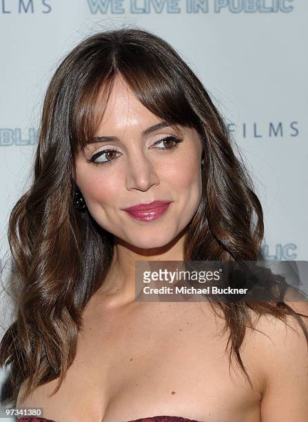 Actress Eliza Dushku arrives at the premiere of "We Live In Public" at the Egyptian Theatre on March 1, 2010 in Hollywood, California.