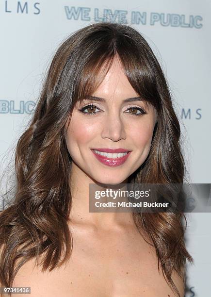 Actress Eliza Dushku arrives at the premiere of "We Live In Public" at the Egyptian Theatre on March 1, 2010 in Hollywood, California.