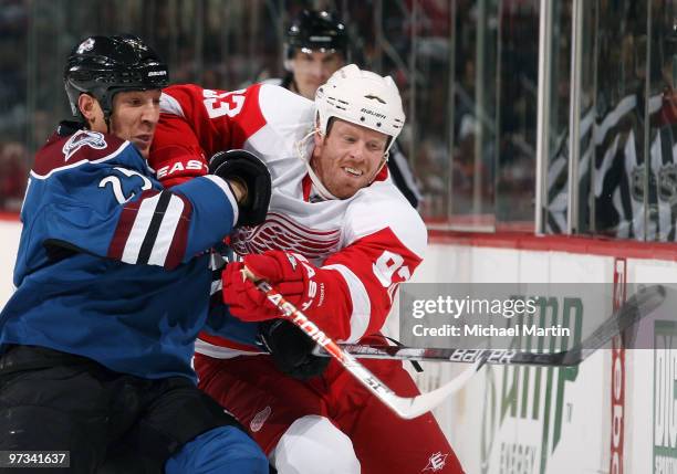 Chris Stewart of the Colorado Avalanche skates against Johan Franzen of the Detroit Red Wings at the Pepsi Center on March 1, 2010 in Denver,...