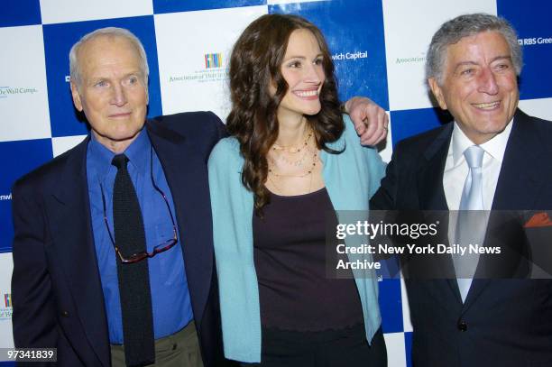 Paul Newman, Julia Roberts and Tony Bennett are at Lincoln Center's Avery Fisher Hall for the Stars in the Sky event benefiting The Association of...