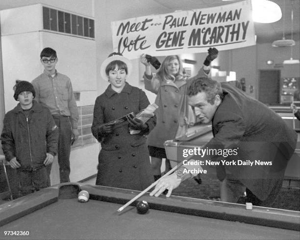 Paul Newman lines up shot in Milwaukee pool parlor while campaigning for Sen. Gene McCarthy.