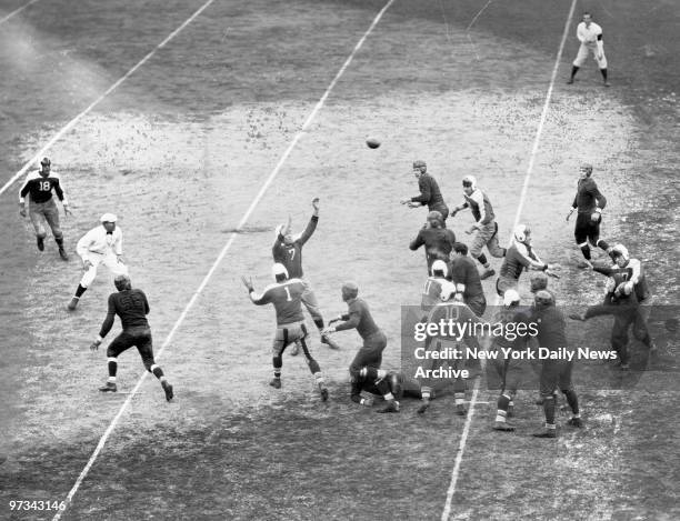 Perfect Football -- Magnificent fourth period rally by Giants, in which they scored four touchdowns, gave them stirring 30 to 13 victory over Bears...