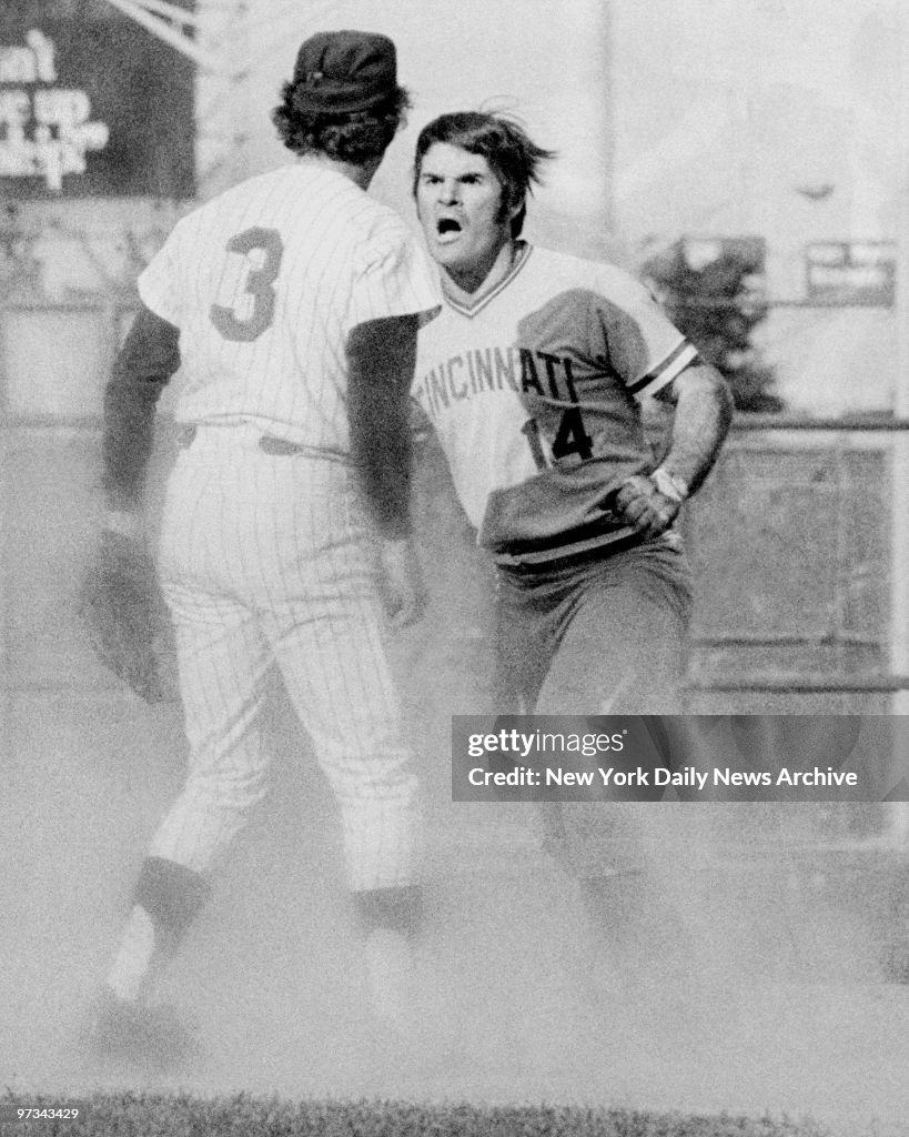 Pete Rose (14) of the Cincinnati Reds starts fight with Bud 