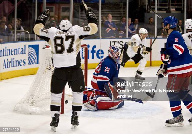 Pittsburgh Penguins' Sidney Crosby, left, reacts as teammte Evgeni Malkin scored against New York Rangers' goaltender Henrik Lundqvist in the 2nd...