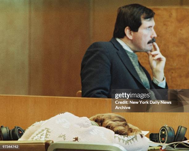 Police Detective John Bonaiuto testifies in the 'Fatal Attraction" trial of Carolyn Warmus as Warmus rest her head on table.