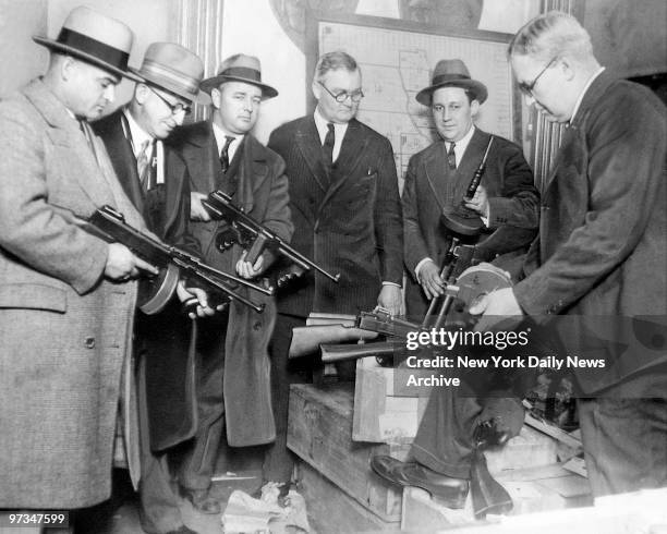 Primed for warfare, Chicago gangsters forced police to equip themselves with miniature arsenals to cope with gang wars. Deputy Chief Stege hands out...
