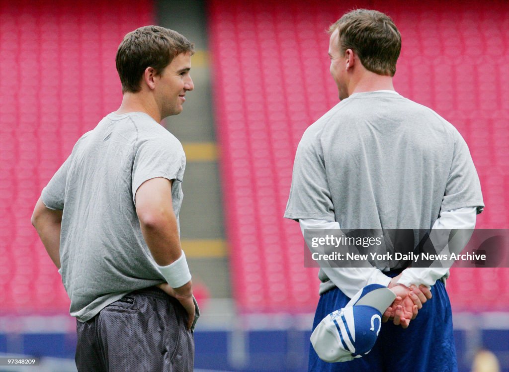 Quarterback brothers, New York Giants' Eli Manning (left) an