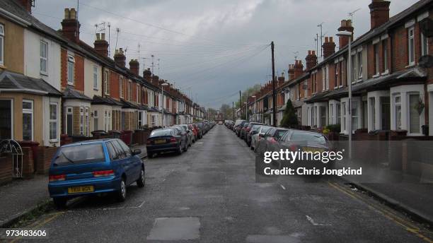 rowhouses on residential street - street scene stock pictures, royalty-free photos & images
