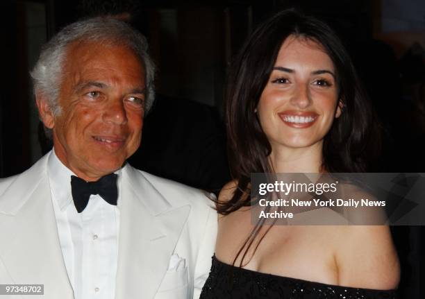 Ralph Lauren and Penelope Cruz at the 2002 CFDA Fashion Awards at the New York Public Library.