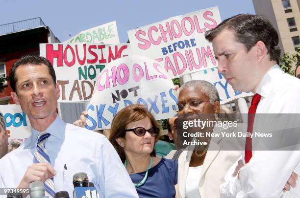 Rep. Anthony Weiner, Public Advocate Betsy Gotbaum, Manhattan Borough President C. Virginia Fields and Council Speaker Gifford Miller join protestors...