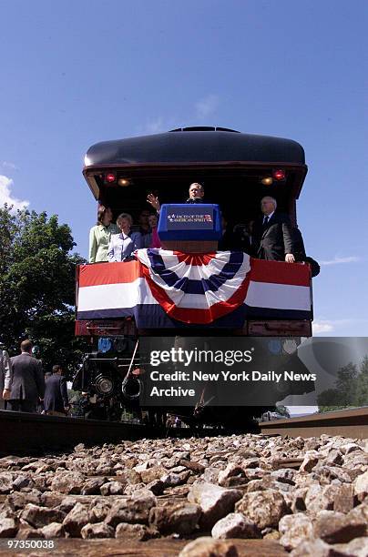 Republican presidential candidate George W. Bush addresses crowd in Beaver, Pa., during whistle-stop campaign trip through the Midwest following the...