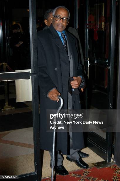 Robert Guillaume arrives at the Ziegfeld Theatre on W. 54th St. For the world premiere of "Big Fish." He plays a doctor in the film.