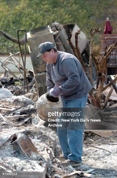 San Diego Fire : Family come back to find their homes in ruins.San Diego Fire : Family come back to find their homes in ruins. Chris Eeles looks thru...