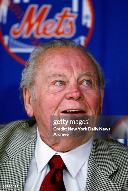 Retiring Hall of Fame announcer Bob Murphy, at a Shea Stadium news conference, will be honored in a ceremony before tonight's game.