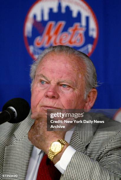 Retiring Hall of Fame announcer Bob Murphy, at a Shea Stadium news conference, will be honored in a ceremony before tonight's game.