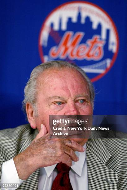 Retiring Hall of Fame announcer Bob Murphy, at a Shea Stadium news conference, will be honored in a ceremony before tonight's game.