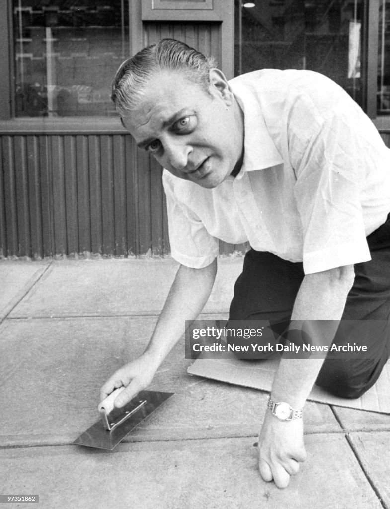 Rodney Dangerfield lays cement at his new night club on First Avenue