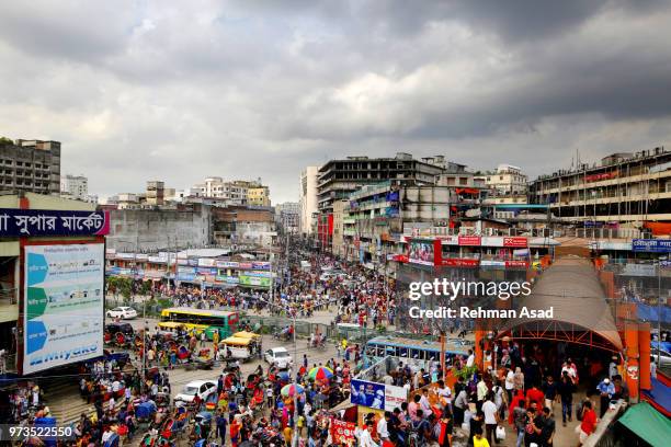 dhaka new market - eid ul fitr celebration in bangladesh stock-fotos und bilder