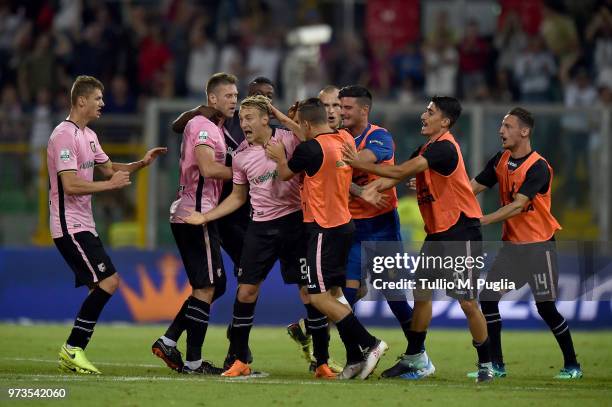 Antonino La Gumina of Palermo celebrates after scoring the equalizing goal during the serie B playoff match final between US Citta di Palermo and...