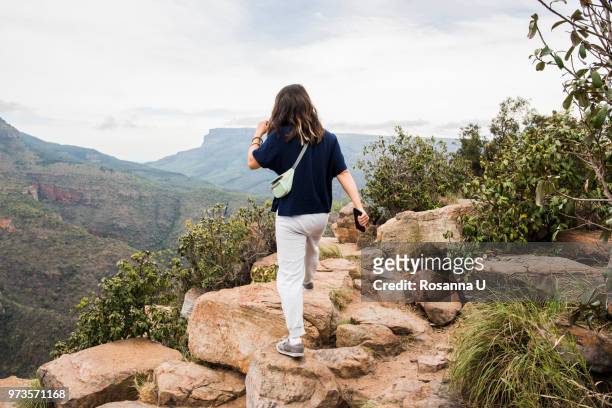 young female tourist exploring the three rondavels, mpumalanga, south africa - jogging pants 個照片及圖片檔