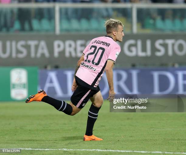 Antonino La Gumina of Palermo celebrates after scoring the equalizing goal during the serie B playoff match final between US Citta di Palermo and...