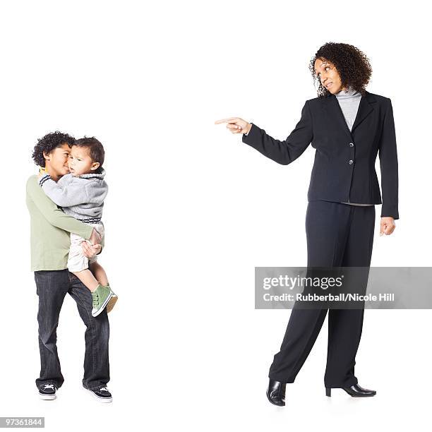 studio shot of mother talking to sons (18-23 months, 8-9 years) - 35 39 years stockfoto's en -beelden