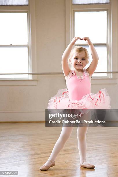 springville, utah, usa, little ballet dancer (2-3) exercising, portrait - arts express yourself 2009 stock pictures, royalty-free photos & images