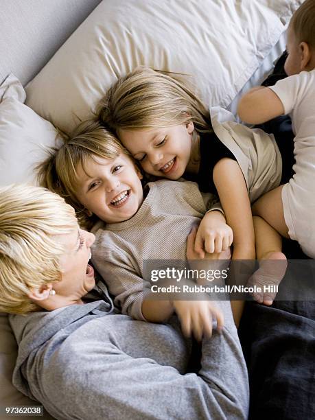 usa, utah, provo, mother in bed with children (18-23 months), (2-5) - 18 23 months stock pictures, royalty-free photos & images