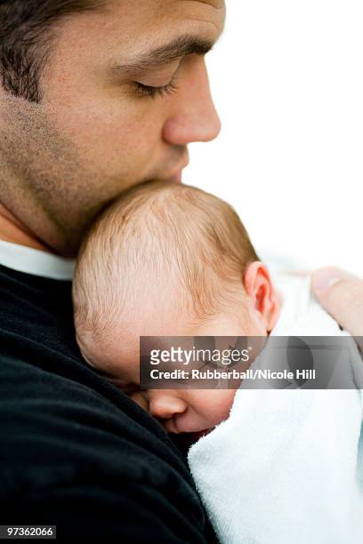 usa, utah, provo, father embracing baby boy (0-1 months) - 0 1 mes fotografías e imágenes de stock