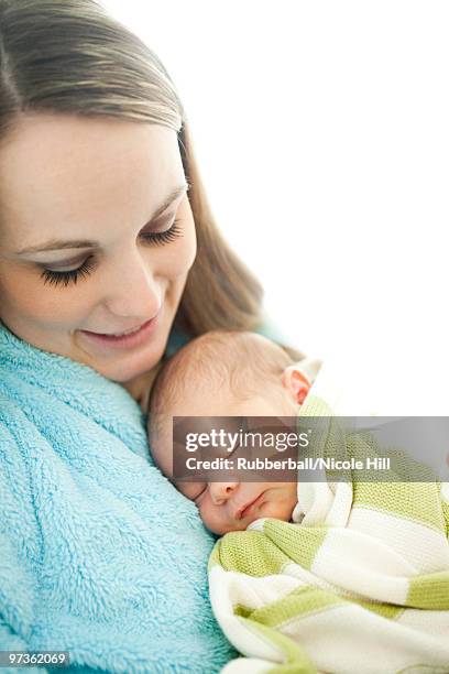 usa, utah, provo, mother embracing baby boy (0-1 months) - 0 1 mes fotografías e imágenes de stock