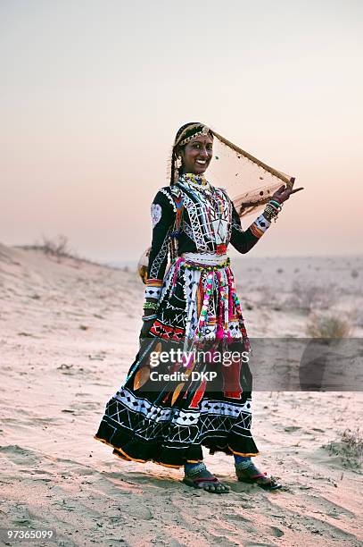 indian woman in desert - indian wedding dress stock pictures, royalty-free photos & images