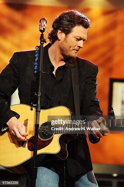 Musician Blake Shelton performs during 45th Annual Academy Of Country Music Awards Nominations at CBS Early Show Studio Plaza on March 2, 2010 in New...