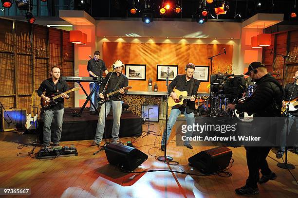 Musician Blake Shelton performs during 45th Annual Academy Of Country Music Awards Nominations at CBS Early Show Studio Plaza on March 2, 2010 in New...