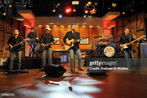 Musician Blake Shelton performs during 45th Annual Academy Of Country Music Awards Nominations at CBS Early Show Studio Plaza on March 2, 2010 in New...