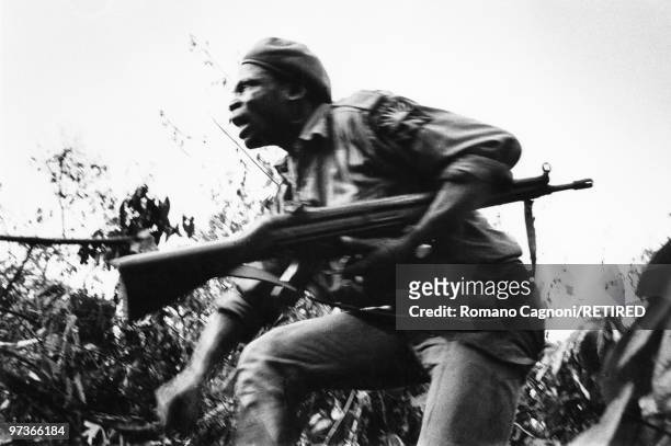 Africa, Nigeria civil war, Biafra, same officer as previous picture during an attack is hit by a bullet.