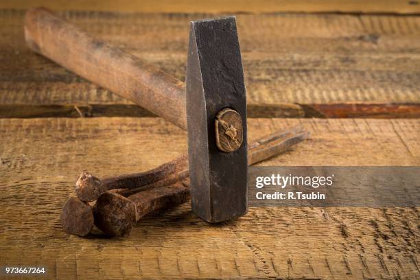 vintage old hammer with rusty nails on wood table background - bricolaje stock pictures, royalty-free photos & images