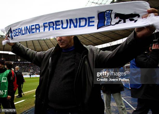 Mayor Klaus Wowereit of Berlin is seen with a Hertha fans scarf prior to the Bundesliga match between Hertha BSC Berlin v 1899 Hoffenheim at Olympic...