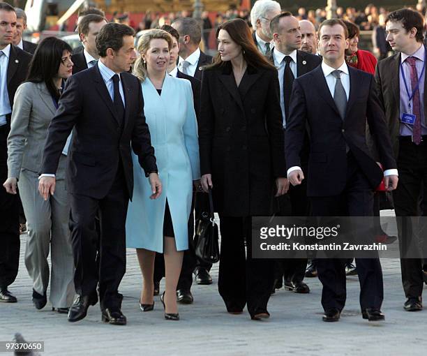French President Nicolas Sarkozy and his wife Carla Bruni-Sarkozy, Russian President Dmitry Medvedev and his wife Svetlana Medvedeva visit the Louvre...