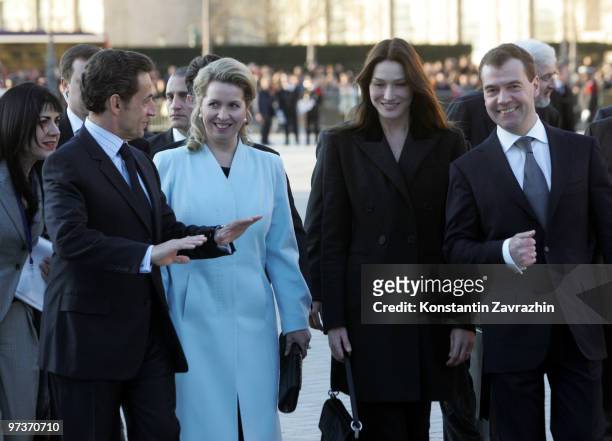 French President Nicolas Sarkozy, his wife Carla Bruni-Sarkozy, Russian President Dmitry Medvedev and his wife Svetlana Medvedeva visit the Louvre...